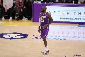 詹姆斯：我不認(rèn)為我們非得經(jīng)歷這場(chǎng)失利 才能把專注度提上來(lái)