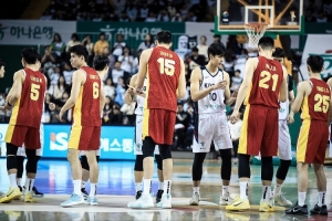 楊毅：我從業(yè)至今男籃輸給過韓國(guó)但沒輸這么慘過 這比賽就不正常