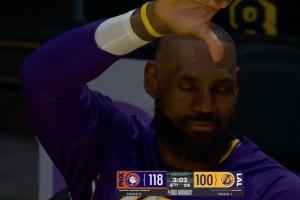 ??節(jié)目效果炸裂！狄龍背打布朗尼被逼走步 替補(bǔ)席詹姆斯比??