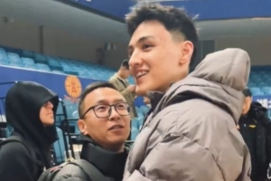 舊友重逢就該用最熟悉的方式打招呼！場(chǎng)上見！