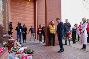 衛(wèi)報：希爾斯堡慘案經(jīng)14年調(diào)查列出警方失誤，無人擔(dān)責(zé)引家屬憤怒