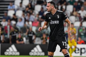 尤文官方：加蒂右膝內(nèi)側(cè)半月板損傷，需要接受手術(shù)治療