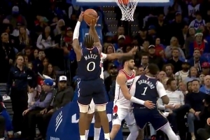 小馬達轉起來！馬克西單打急停后仰中投命中 76人轟出12-1！