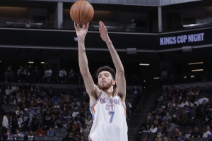 切特：特定防守下投三分簡單 換防聯(lián)防更具隨機(jī)性要移動創(chuàng)造空間