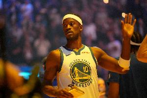 勇士官方：吉米·巴特勒左膝酸痛 本場比賽不會回歸