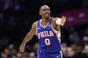 馬克西本季前20場(chǎng)砍下649分排名隊(duì)史第3 僅次于艾弗森&張伯倫