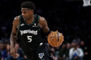 凌波微步！愛德華茲沖擊內(nèi)線 歐洲步連續(xù)過人上籃得手