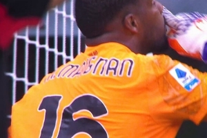 出戰(zhàn)4場零封3場！邁尼昂當(dāng)選11月米蘭隊(duì)內(nèi)最佳球員