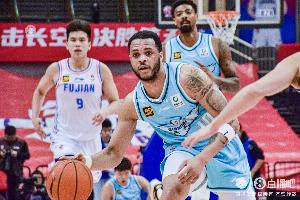 上賽季好搭檔！半場(chǎng)韋瑟斯龐拿到10分2板4助 米奇拿到11分6板