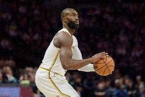 長舒一口氣！杰倫·布朗突破單臂劈扣打停尼克斯