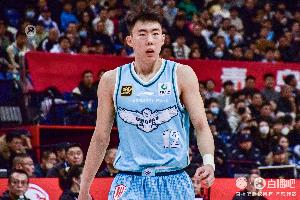 受傷離場(chǎng)！段昂君僅打13分鐘6中2拿到5分1板1帽