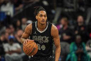 打得不錯(cuò)！瓦塞爾半場(chǎng)8投4中&三分4中3得到11分2板 正負(fù)值+4