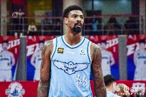 效率可以！半場(chǎng)米奇8中7拿到14分4板 約瑟夫·楊7中5貢獻(xiàn)11分4助