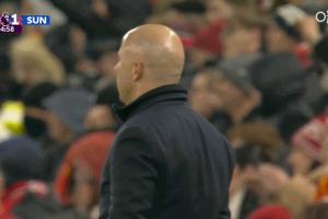 仿佛自己進(jìn)球一般！維爾茨進(jìn)英超首球，替補(bǔ)席上的基耶薩躍起揮拳