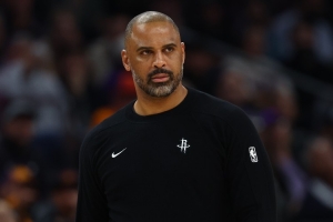 媒體人：火箭最近的陣地開發(fā)又回到老路子上 烏度卡得想點(diǎn)辦法