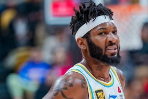 媒體人：北京男籃進攻火力跟對手匹配不上 被動陷入慢節(jié)奏陣地戰(zhàn)