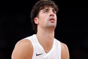 罰球10中10！阿夫迪亞上半場(chǎng)出戰(zhàn)16分鐘 砍下17分4板2助