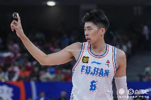 堪比外援！鄒陽(yáng)10中7&兩度單節(jié)得分上雙砍23分 最后連帽克羅斯