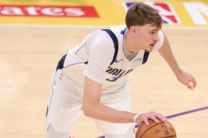 打出來了！弗拉格13中9得22分6板2助 關(guān)鍵時刻兩攻一防殺死比賽