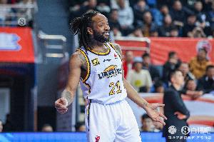 外線沒譜！遼寧半場全隊三分10中2 命中率僅有20%