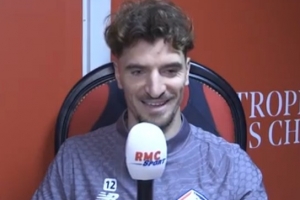 34歲后衛(wèi)穆尼耶：我想踢到40歲，生涯最后合同想以前場球員簽約