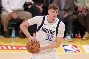 頂住3犯壓力！弗拉格半場穩(wěn)扎穩(wěn)打 5中4拿到10分2助