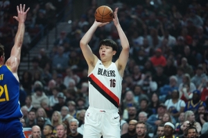 美記：楊瀚森身上背負(fù)的期望遠超過普通的NBA新秀 過渡期是很難的