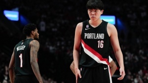 大膽去說！楊瀚森與隊友全英文交流戰(zhàn)術(shù) 比剛到NBA時進步太多了