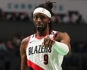 多余了！格蘭特三分已經(jīng)出手 拖布還上去打手送加罰