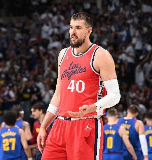 基本盤還在！祖巴茨本賽季總籃板數(shù)260個(gè) 僅次于約基奇