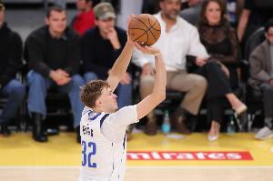 兌現(xiàn)狀元天賦！弗拉格過去三場場均27分7.3板2助 命中率59.3%