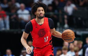 好掩護(hù)！楊瀚森籃下牢牢卡住托布 夏普突破輕松上空籃！