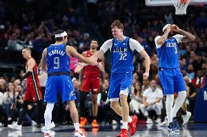 弗拉格談內(nèi)姆哈德：我們幾個(gè)新秀建立默契 在場(chǎng)上不是孤單一人