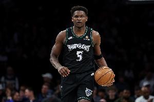 張佳瑋：愛(ài)德華茲的變向、找對(duì)抗、急停急起、背打翻身都很有進(jìn)步