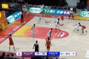 百步穿楊！卡爾頓壓哨三分命中 廣廈第三節(jié)凈勝15分強(qiáng)勢(shì)反超天津