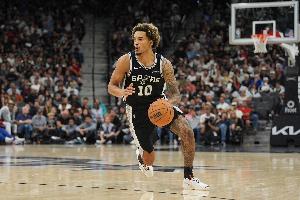 解說：馬刺還在盡力去培養(yǎng)索漢 ?？怂棺詈髸r(shí)刻是把雙刃劍