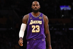 湖媒：詹姆斯愿為球隊更好而自我犧牲 這就是他成為GOAT的原因