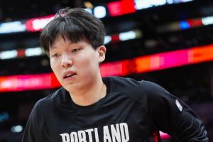 下放歷練~楊瀚森G聯(lián)盟3戰(zhàn)場均16.3分10板5助1.3斷2帽 命中率46.3%