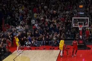 生死時速！八村塁底角三分壓哨絕殺猛龍 詹姆斯神級視野送助攻