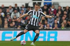 利物浦簽后衛(wèi)受阻！鏡報(bào)：紐卡計(jì)劃續(xù)約博特曼與利夫拉門托