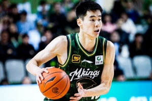 沖擊力真強(qiáng)！郭昊文半場(chǎng)4中2拿到12分2斷 罰球8中7