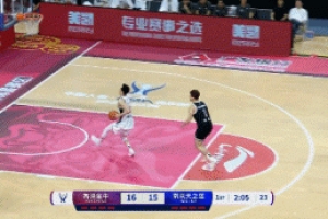 自己栽樹自己乘涼！郭昊文切球成功 隨后自己快下完成雙手暴扣