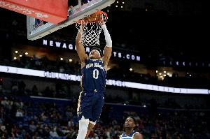 下半場(chǎng)沒啥聲兒了！費(fèi)爾斯首節(jié)砍10分 全場(chǎng)得到20分7板6助1斷