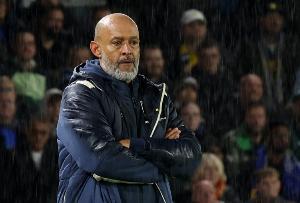 努諾執(zhí)教生涯對陣曼聯(lián)5勝5平5負，近3次交手2勝1平保持不敗