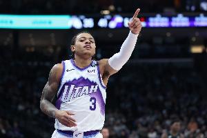 下半場18分帶隊逆轉(zhuǎn)！基昂特·喬治20中8拿下29分5板10助