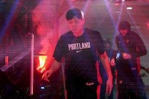 降維打擊！楊瀚森半場(chǎng)14分半9中6高效砍15+4+2+1斷&+7全隊(duì)最高