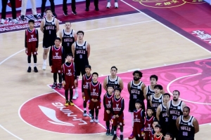 力克同曦！媒體人：香港金牛的陣容厚度&實(shí)力不遜于CBA中下游球隊(duì)