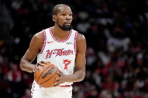 KD談球星樂意傳球?qū)η蜿?duì)的意義：這能幫所有人建立信心