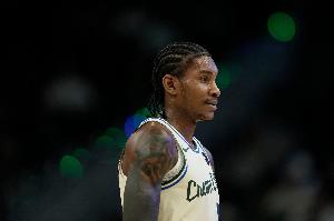 表現(xiàn)全面難救主！小凱文·波特13中5拿20分7板9助 第三節(jié)單節(jié)13分