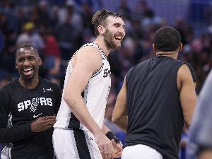 場(chǎng)均7.6分6籃板！今天馬刺客戰(zhàn)騎士 科內(nèi)特因腳踝傷勢(shì)缺陣